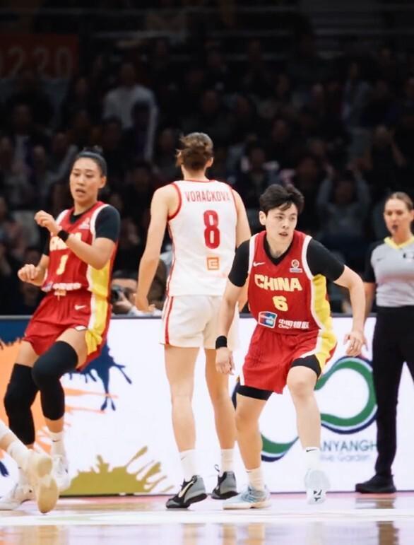 世界杯赛事直播下载-世预赛两连胜！王思雨最后2分钟砍9分，中国女篮84-74捷克